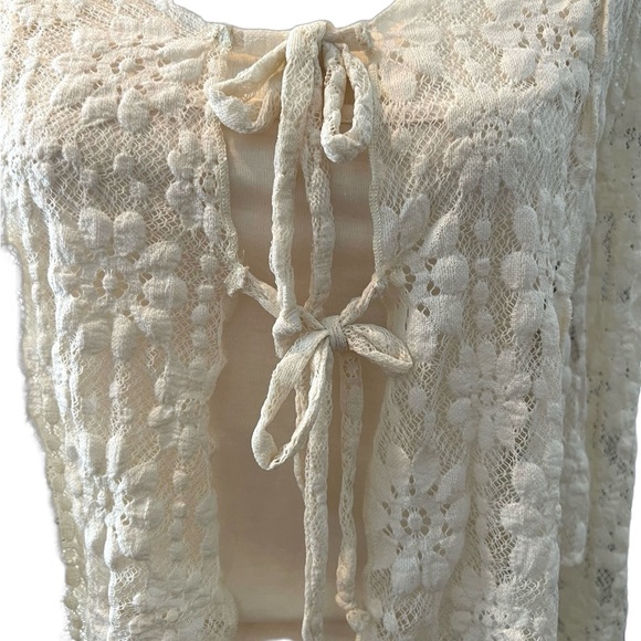 ARIZONA JEAN CO Top , cream color, camisole and lace top together - Picture 2 of 8